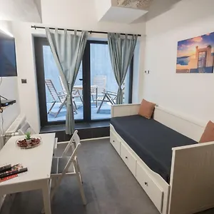 Peaceful Basement With Terrace & Free Gym Apartment Budapest